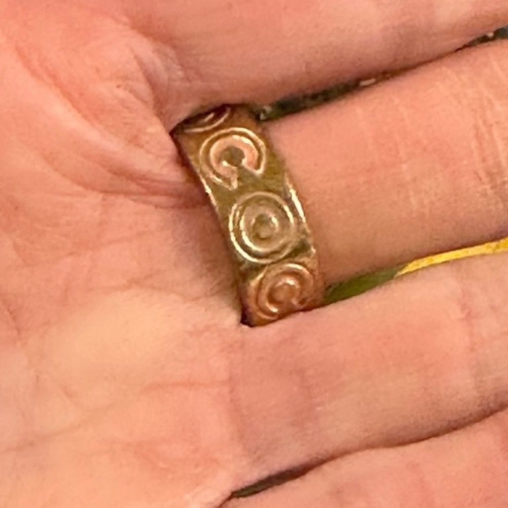 WOW POSHMARK - Authentic Chanel Golden Sparkle Supermodel CC Logo Ring - Picture 10 of 16